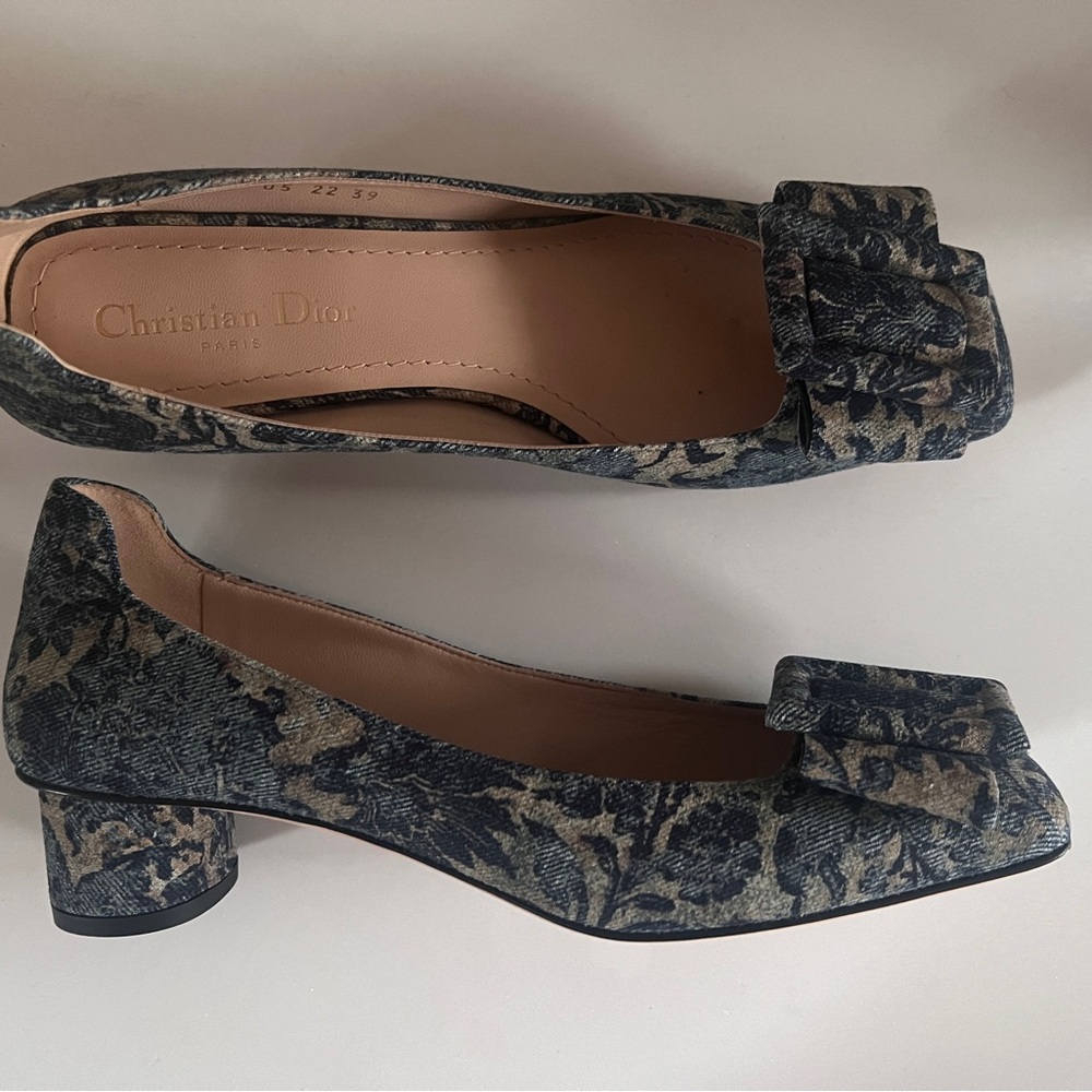Dior Blue Printed Canvas Idylle Pumps, Size 39. Wore them once after purchase.
